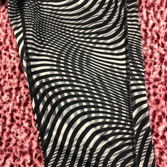 Women’s Nike Dri-Fit Capri Leggings - Picture 2 of 7